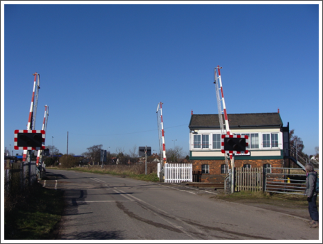 Alrewas signal box and crossing